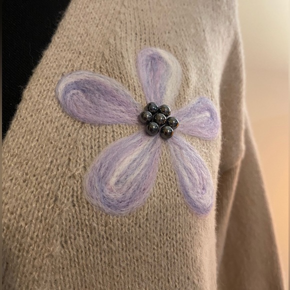 Womens button up cardigan. Size Large - Picture 2 of 6